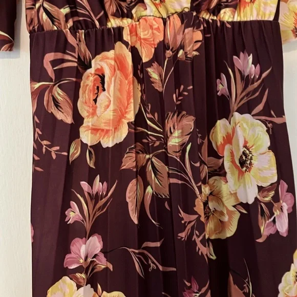 ASOS DESIGN Maternity pleated twist back cap sleeve midi dress - Picture 3 of 3